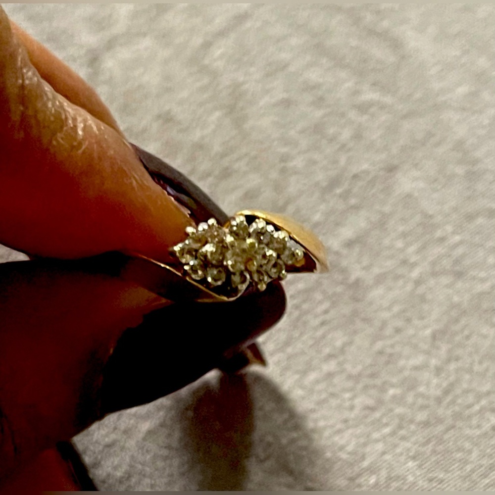 Vintage yellow gold and diamond cluster ring, Sz.6